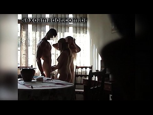 ❤️ جنسی دوست ایک دیو آدمی اور اس کے ساتھ ایک تھریسم کو مدعو کرتے ہیں۔ ❤️❌  سیکس  ﹏